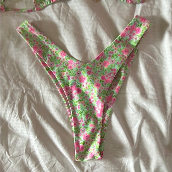 Kulani Kini Forbidden Love Set Size Large - Picture 2 of 7
